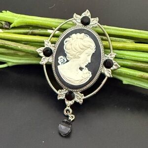 Vintage Style Victorian Lady Large Resin Cameo Pendant Brooch 21g.